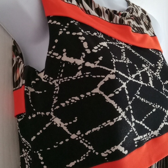 Eva Varro | Geometrical  Print Pattern  Tank Top - Picture 4 of 7